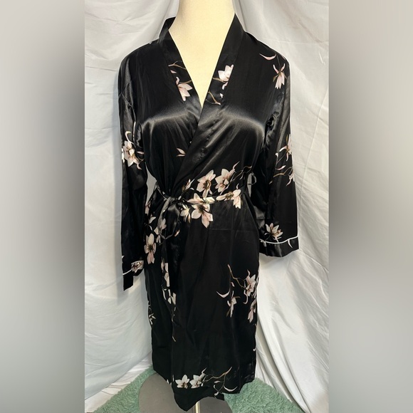 Floral Print Long Sleeve Satin Long Robe - Picture 3 of 8